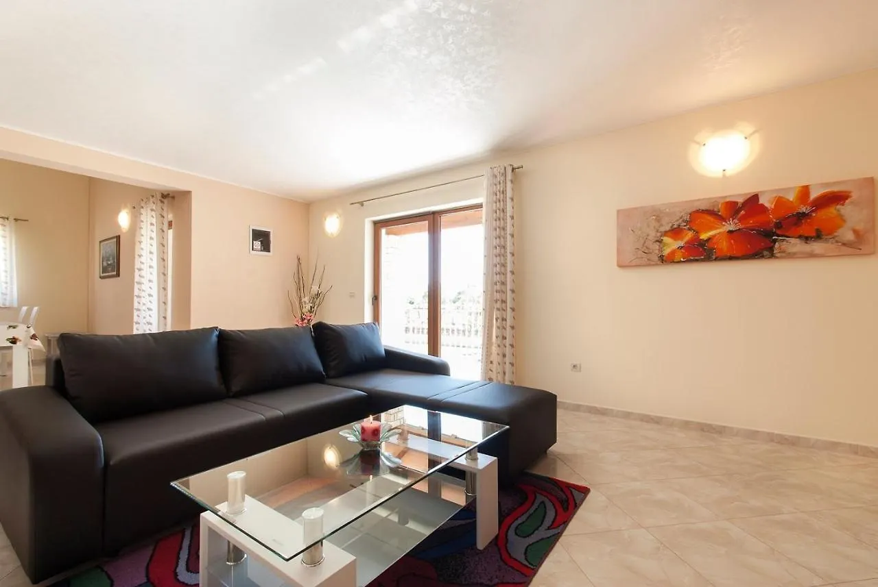 Villa Paris III Radetici